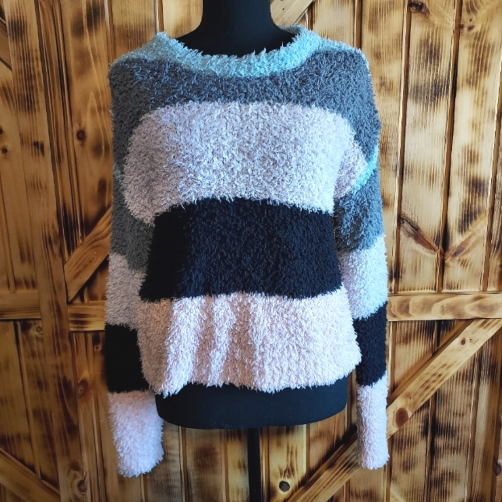 Wild Fable Women's Multicolor Long Sleeve Fuzzy Semi Crop Sweater Size Xs